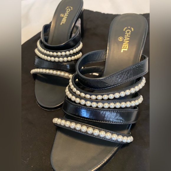 Chanel 20P Black White Pearl Strap CC Logo Slide Slip Sandal Mule Block Heel 38 - Picture 10 of 13